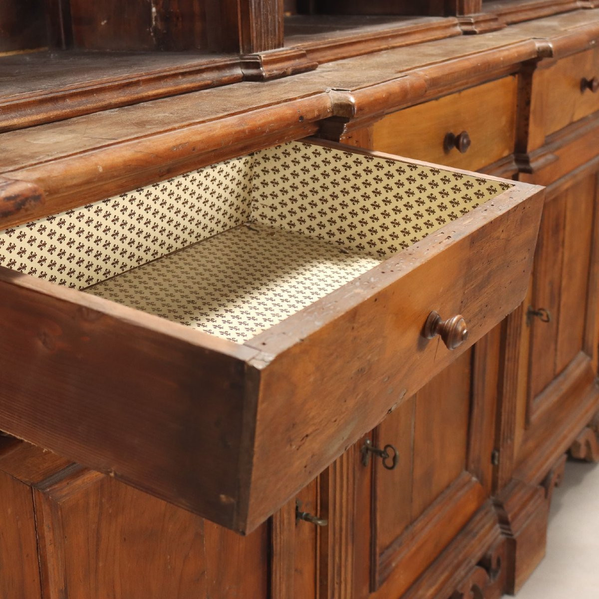 Libreria in Noce costruita con Legni Antichi Italia Fine XIX Secolo-photo-1