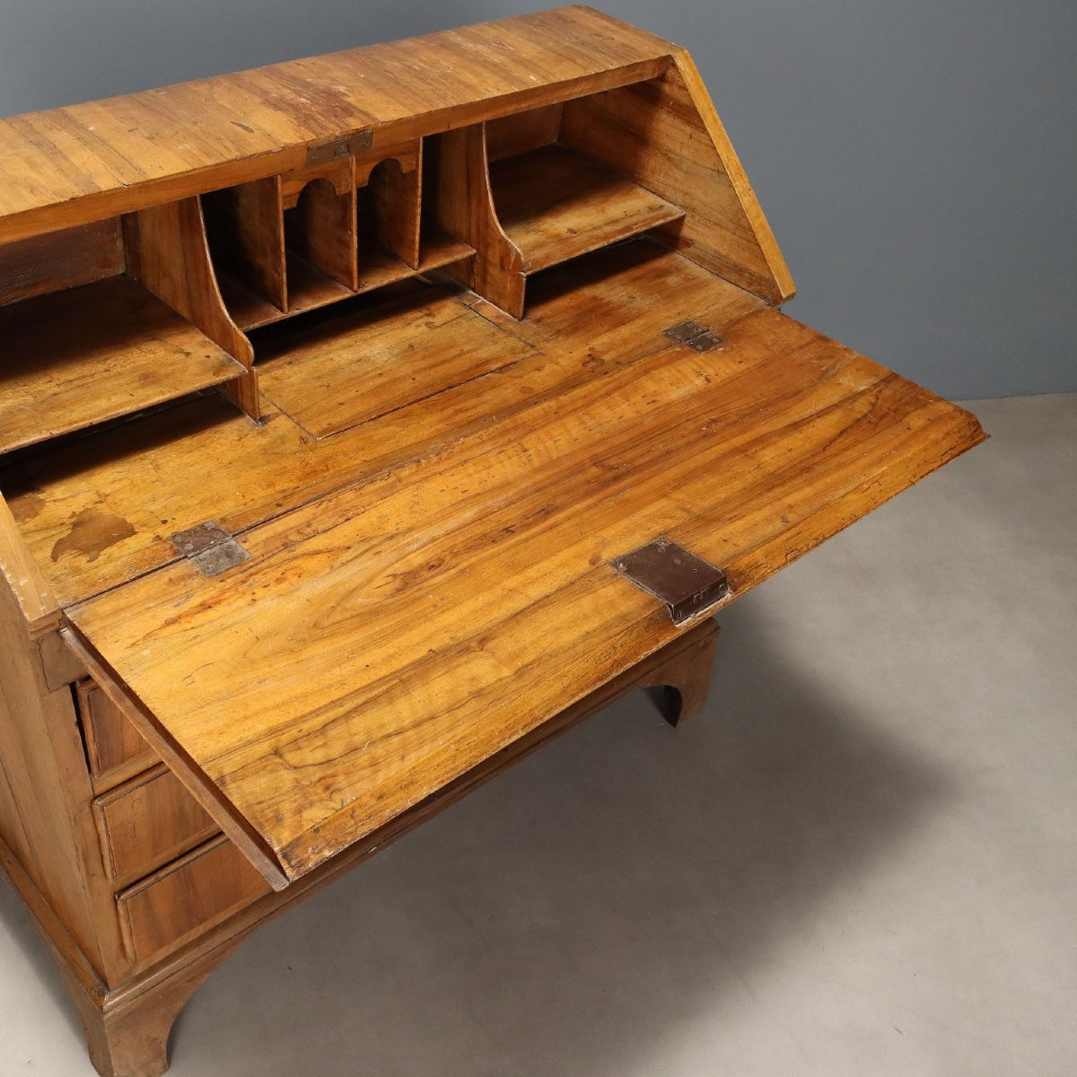 Ribalta in noce e Radica di Noce Centro Italia XVIII Secolo-photo-1