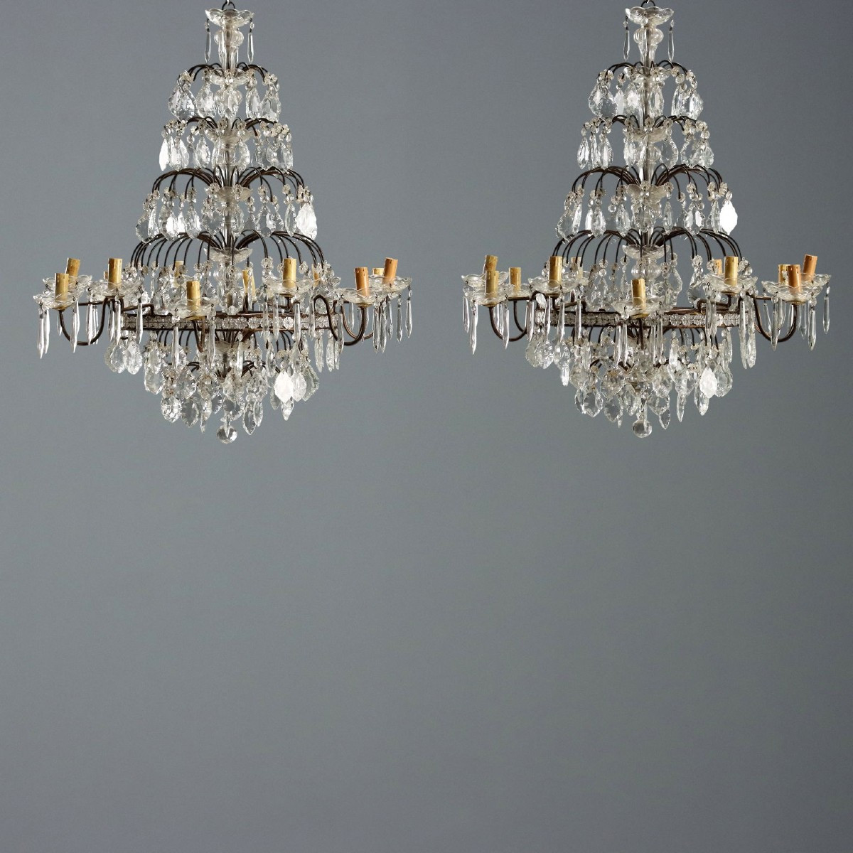 Coppia di Lampadari a Dodici Luci Italia Inizio XX Secolo