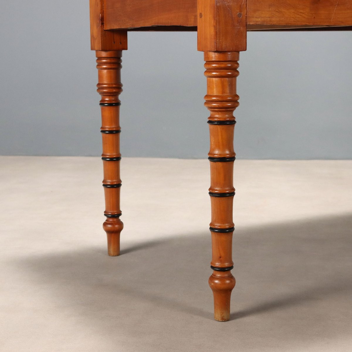 Tavolo in Ciliegio con Modanature Ebanizzate Italia Metà XIX Secolo-photo-1