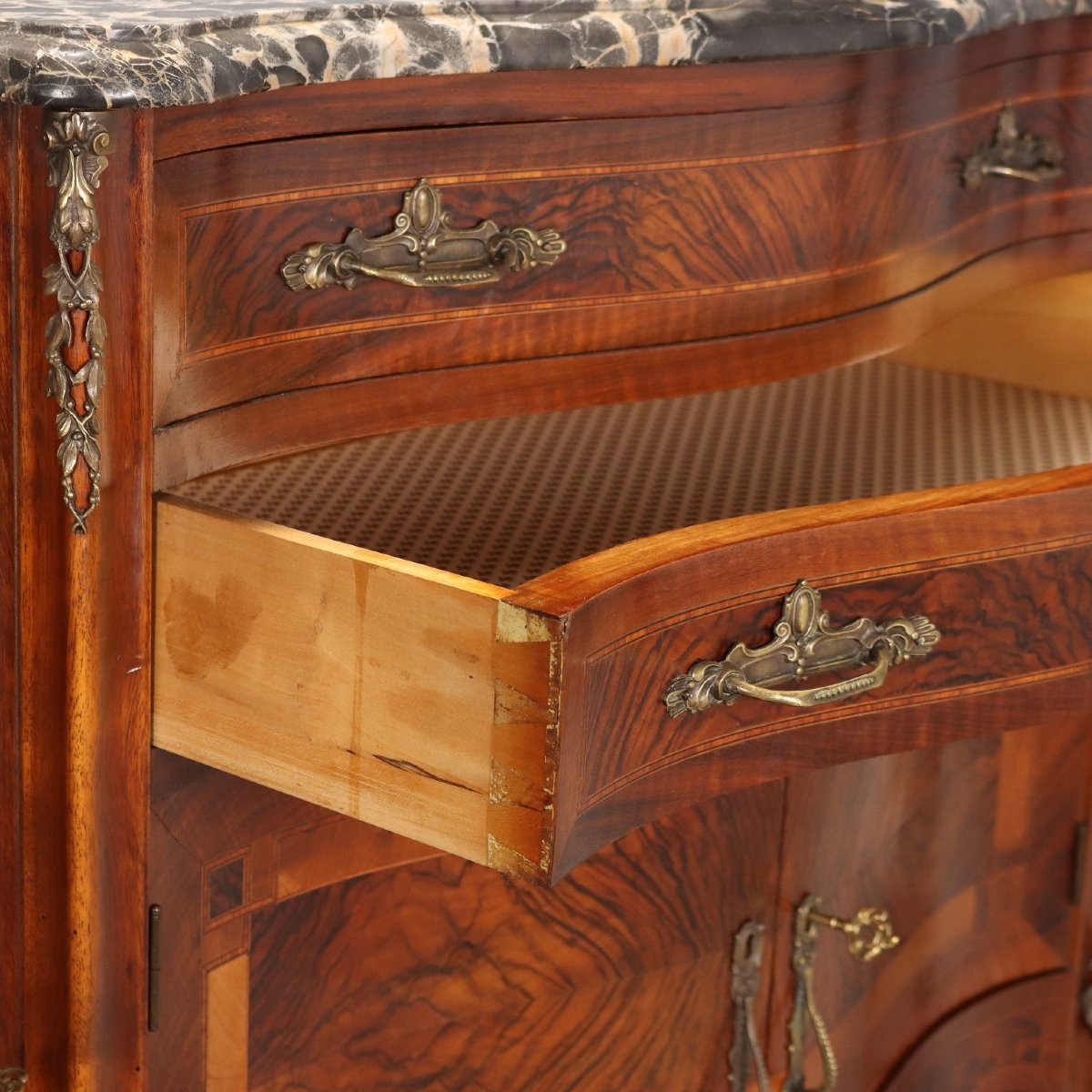 Credenza a quattro ante, Italia, inizio XX Secolo.-photo-1