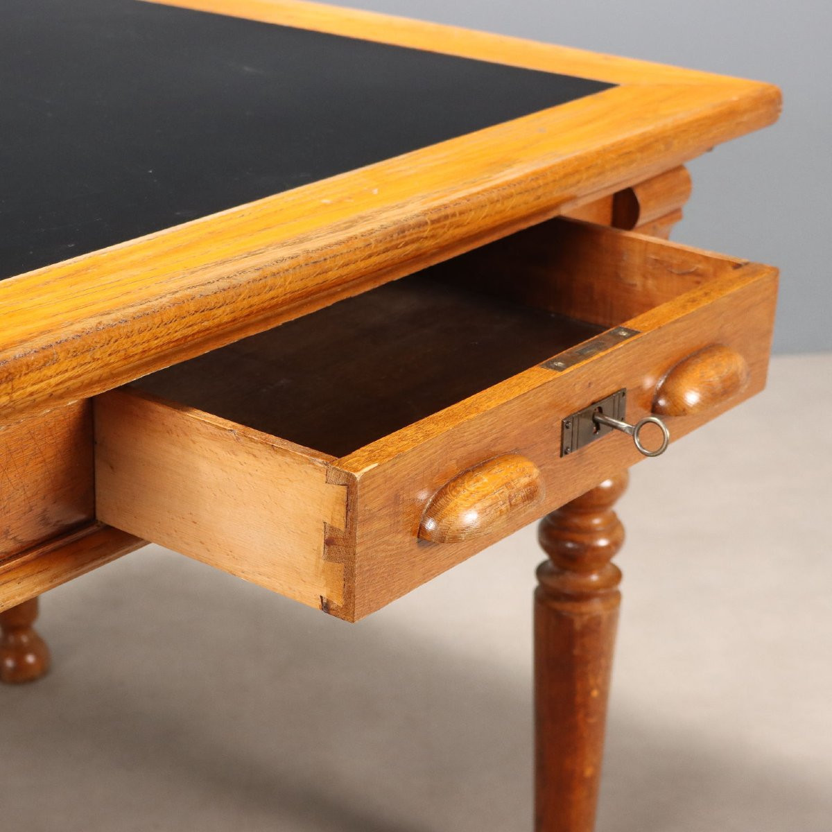 Scrittoio in Rovere con Inserto in Formica sul Piano Italia Inizio XX Secolo-photo-3