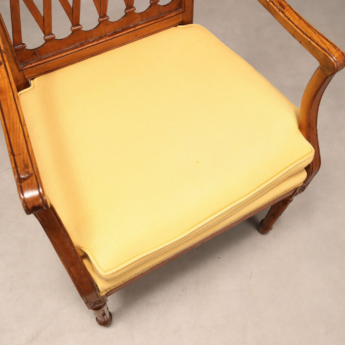 Gruppo di tre Poltroncine Neoclassiche in Ciliegio Verona Ultimo Quarto XVIII Secolo-photo-3