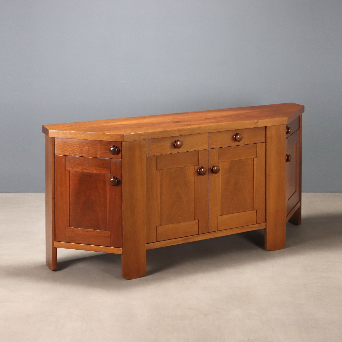 Credenza Scantonata Anni 60 produzione Bernini Design di Silvio Coppola