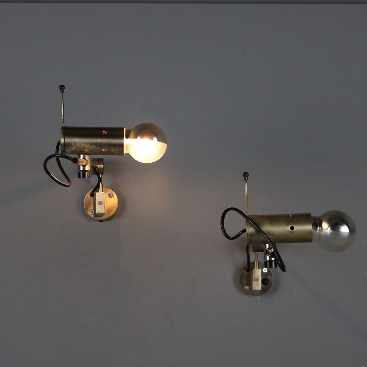 Due Lampade '194' di Tito Agnoli per Oluce-photo-2