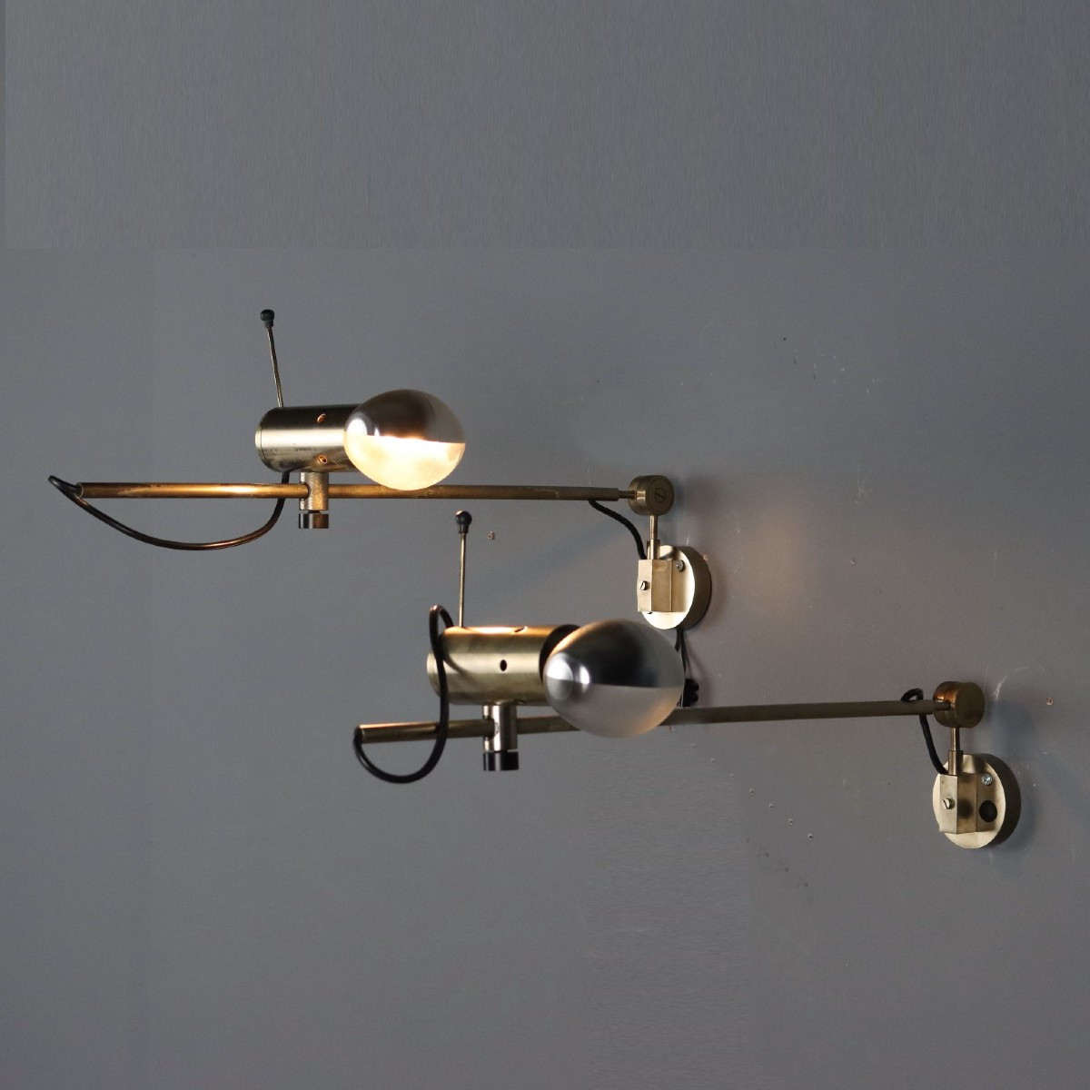 Due Lampade '194' di Tito Agnoli per Oluce