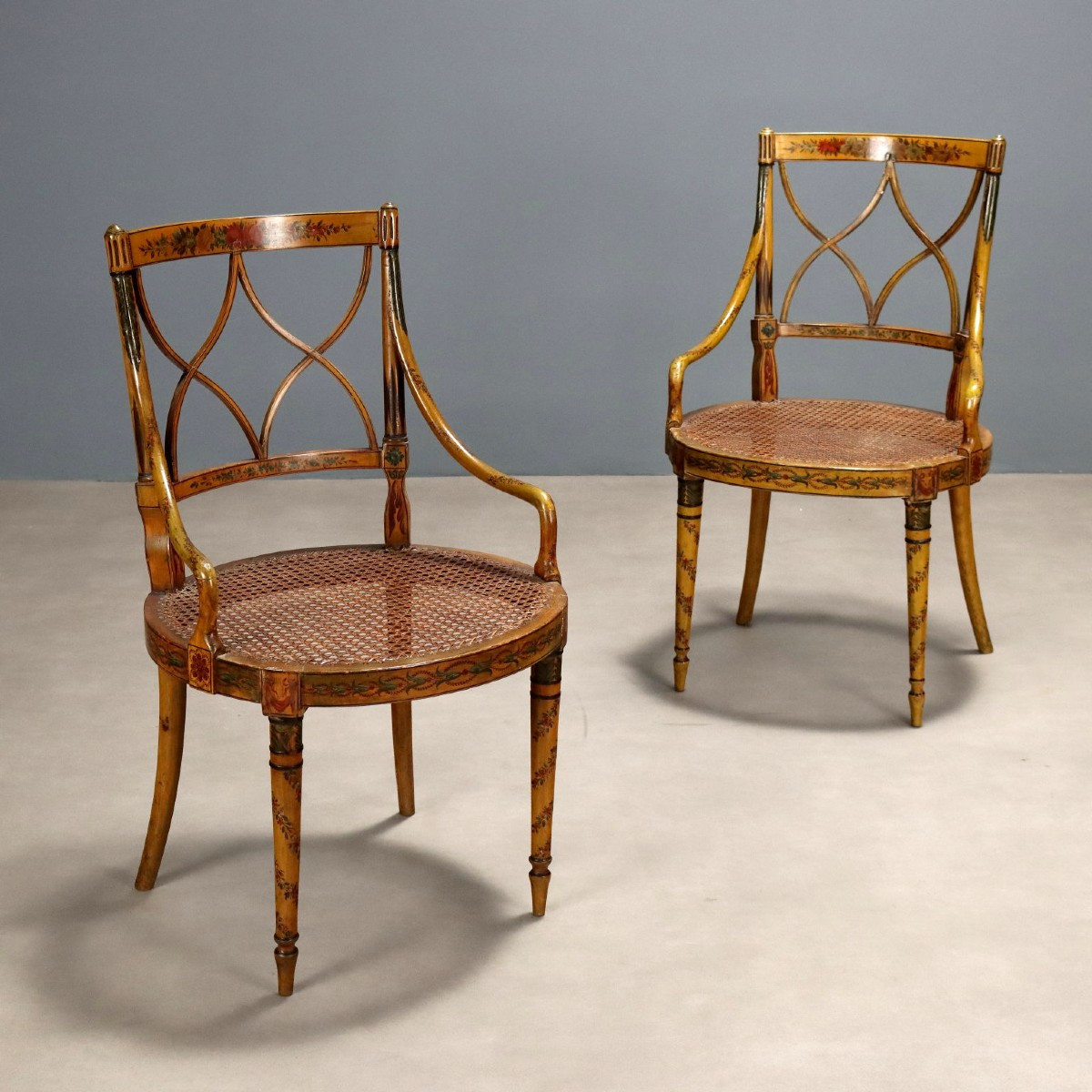 Coppia di Poltroncine in Noce Laccate e Dipinte Veneto Metà XIX Secolo