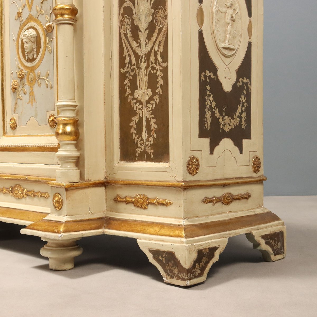 Coppia di Credenze in Abete Laccato e Intagliato Italia Fine XIX Secolo-photo-6