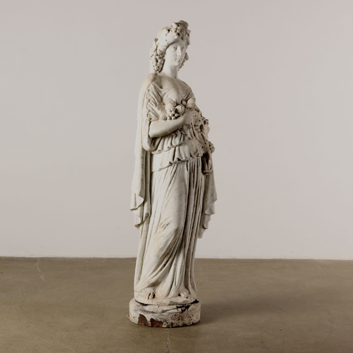 Statua Allegoria dell'Autunno in Marmo Bianco Italia Metà XIX Secolo