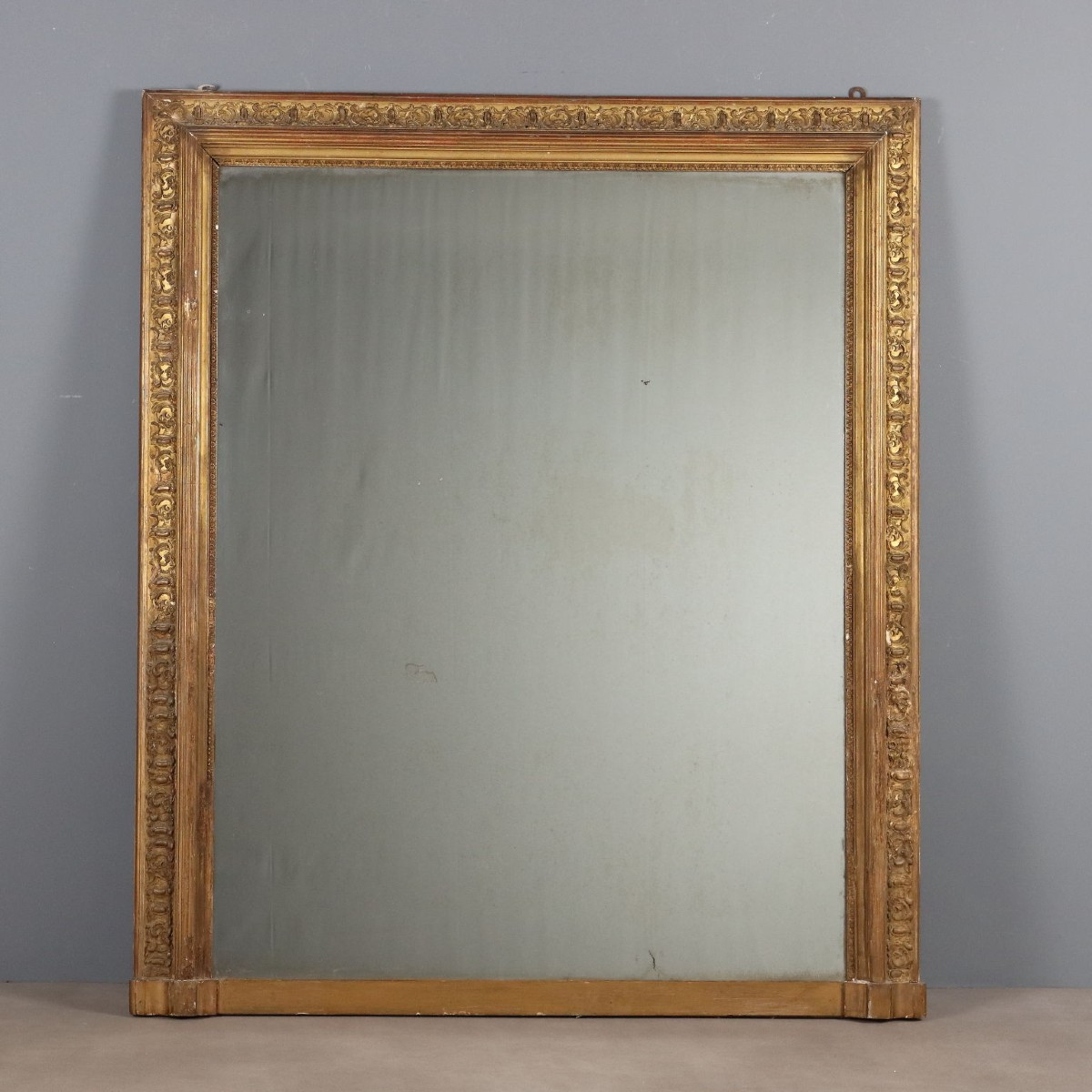 Specchiera in Legno e Pastiglia Intagliati e Dorati Italia Fine XIX Secolo