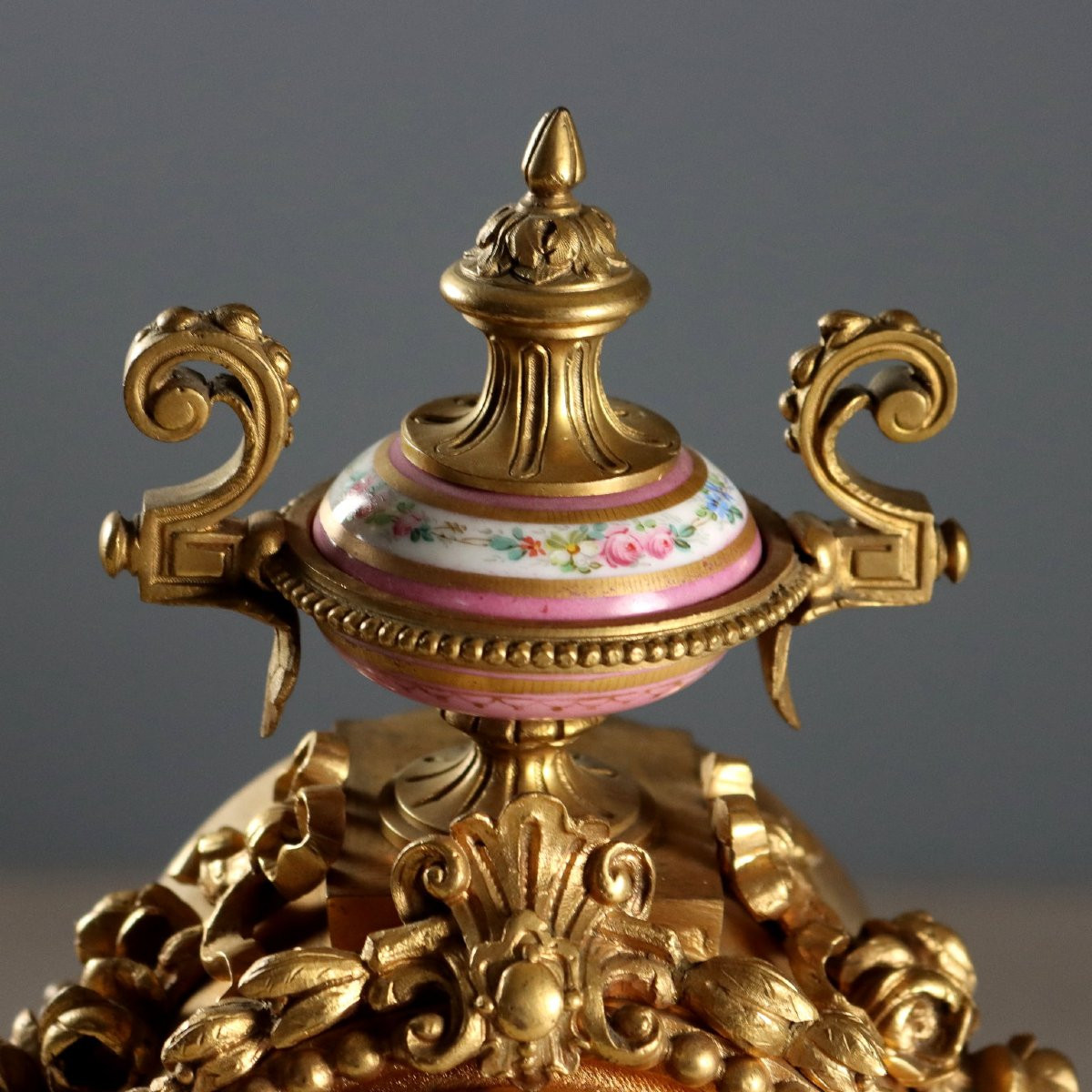 Trittico Orologio in Bronzo Dorato e Porcellana Francia Seconda Metà XIX Secolo-photo-2