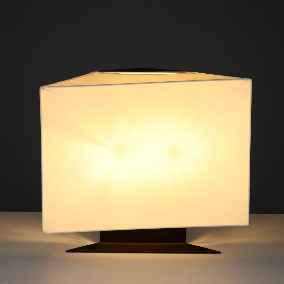 Lampada 'Accademia' di Cini Boeri per Artemide