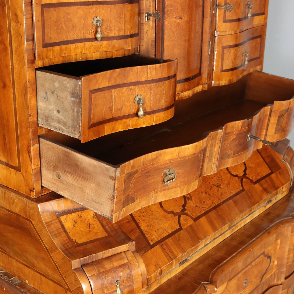Trumeau in Noce e Radica di Acero con Filettature in Essenze Varie Trento XVIII Secolo-photo-3