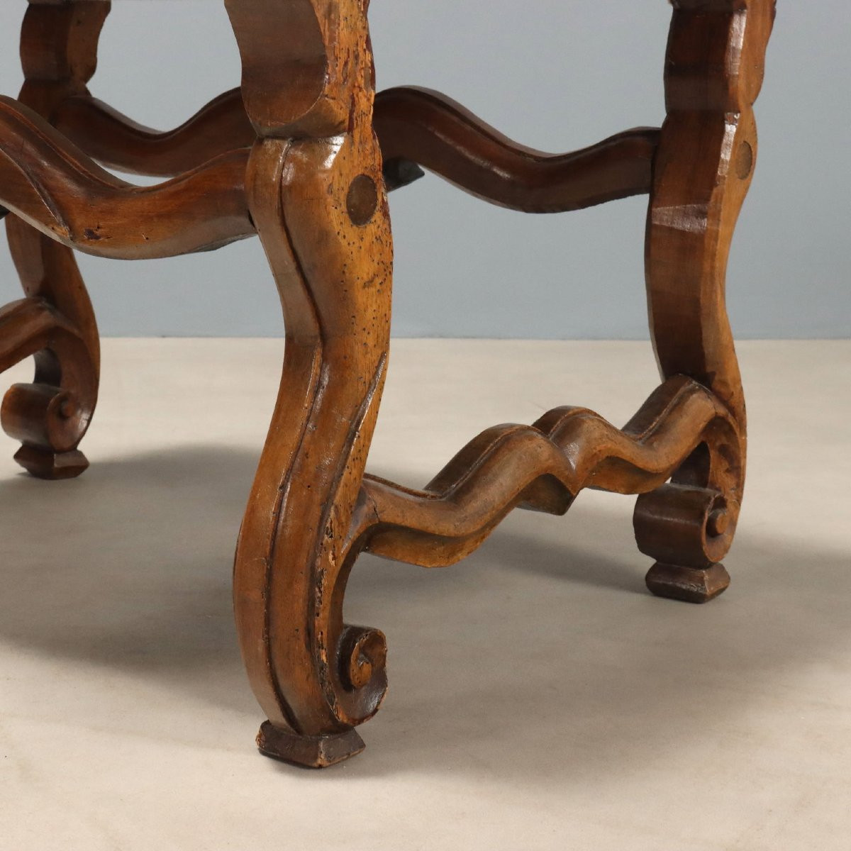 Coppia di Sgabelli Barocchi in Noce Piemonte Inizio XVIII Secolo-photo-4