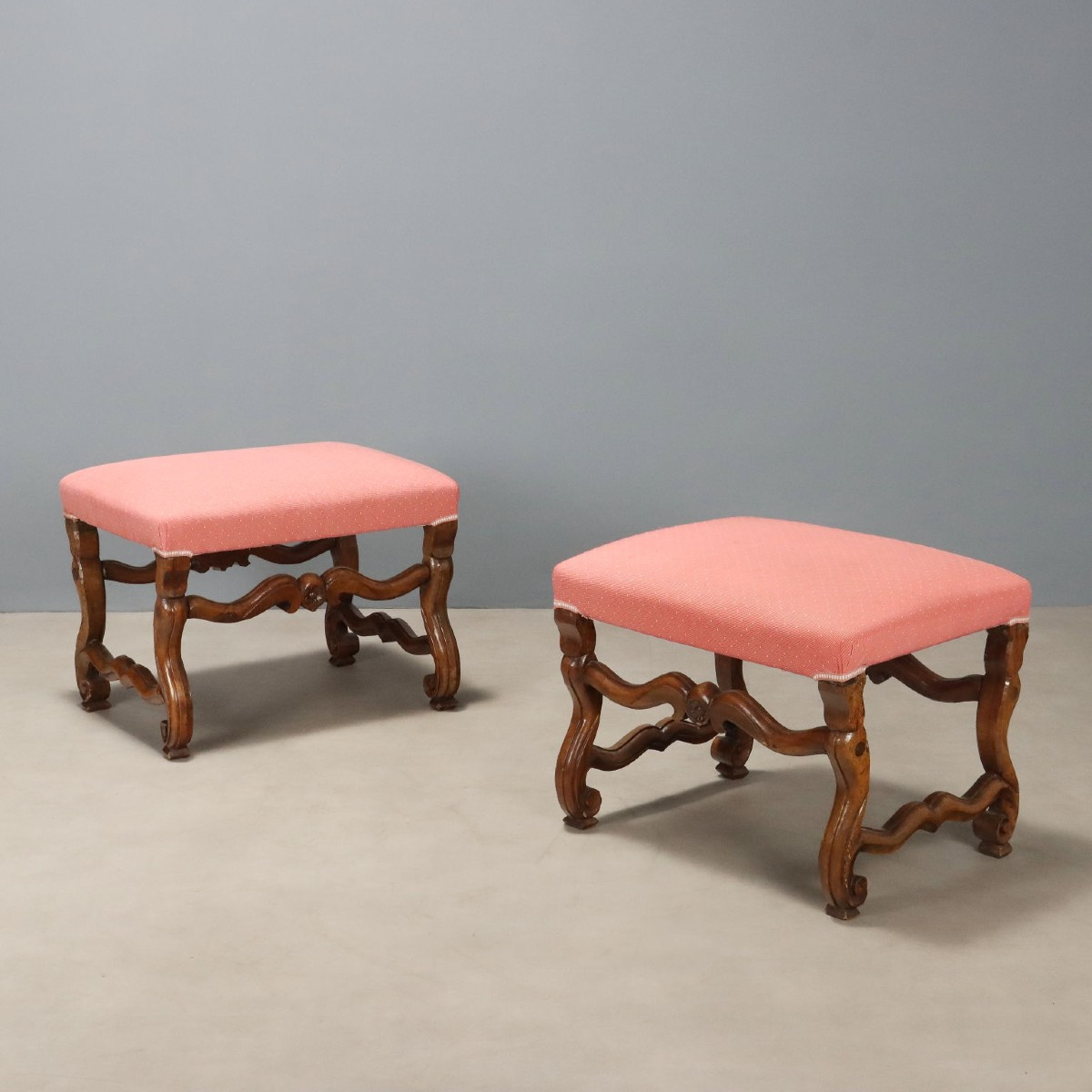 Coppia di Sgabelli Barocchi in Noce Piemonte Inizio XVIII Secolo