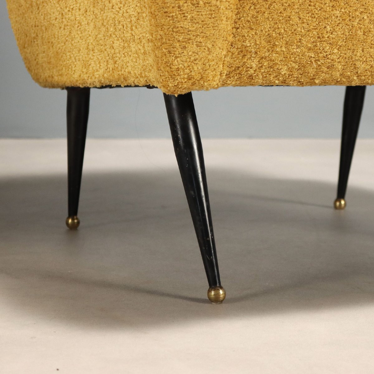 Due Poltrone Anni '60 Rivestimento in Tessuto Giallo-photo-2