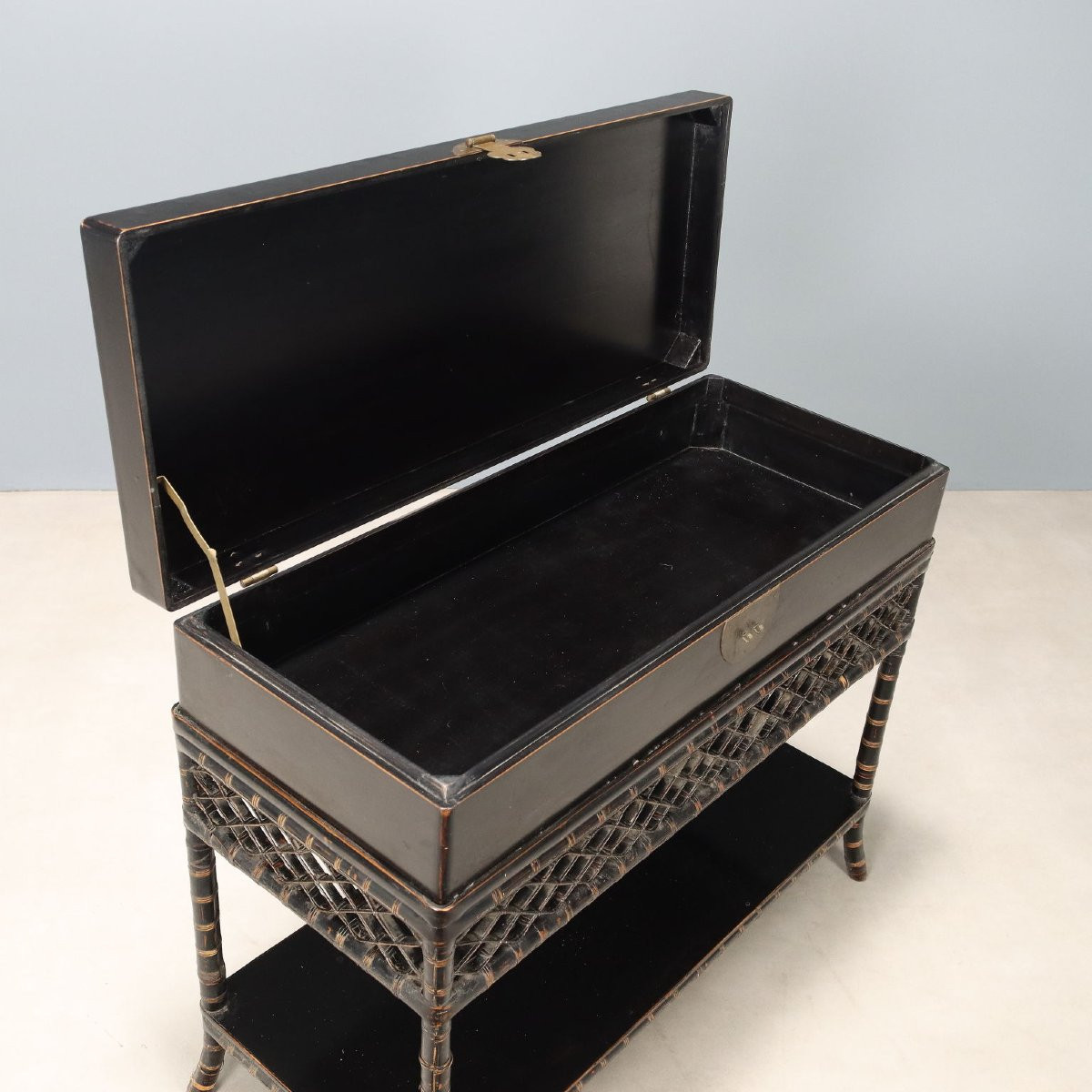 Baule in Legno Laccato in Stile Chinoiserie Cina Fine XIX Secolo-photo-3