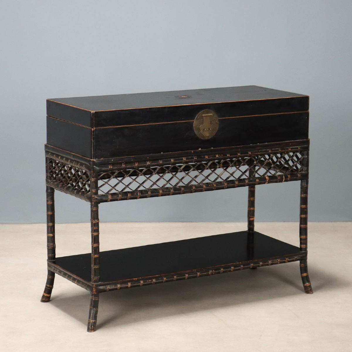 Baule in Legno Laccato in Stile Chinoiserie Cina Fine XIX Secolo