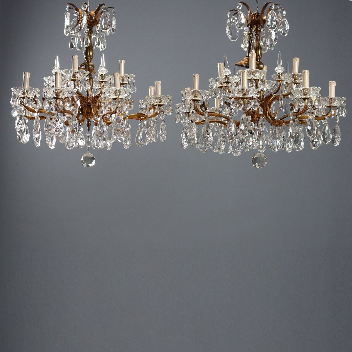 Coppia di Lampadari in Bronzo Dorato Italia, inizio XX Secolo