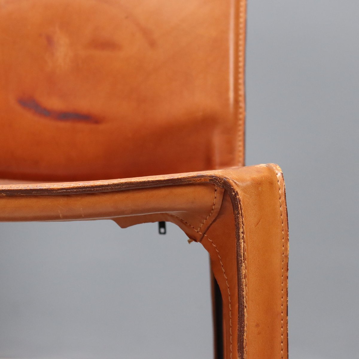 Due Sedie 'Cab 412' Color Cognac Design di Mario Bellini-photo-4