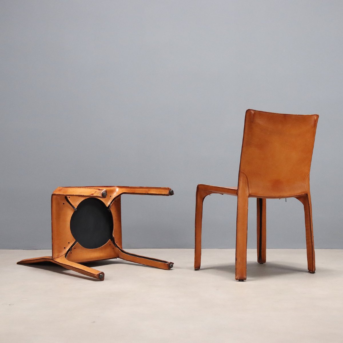 Due Sedie 'Cab 412' Color Cognac Design di Mario Bellini-photo-3
