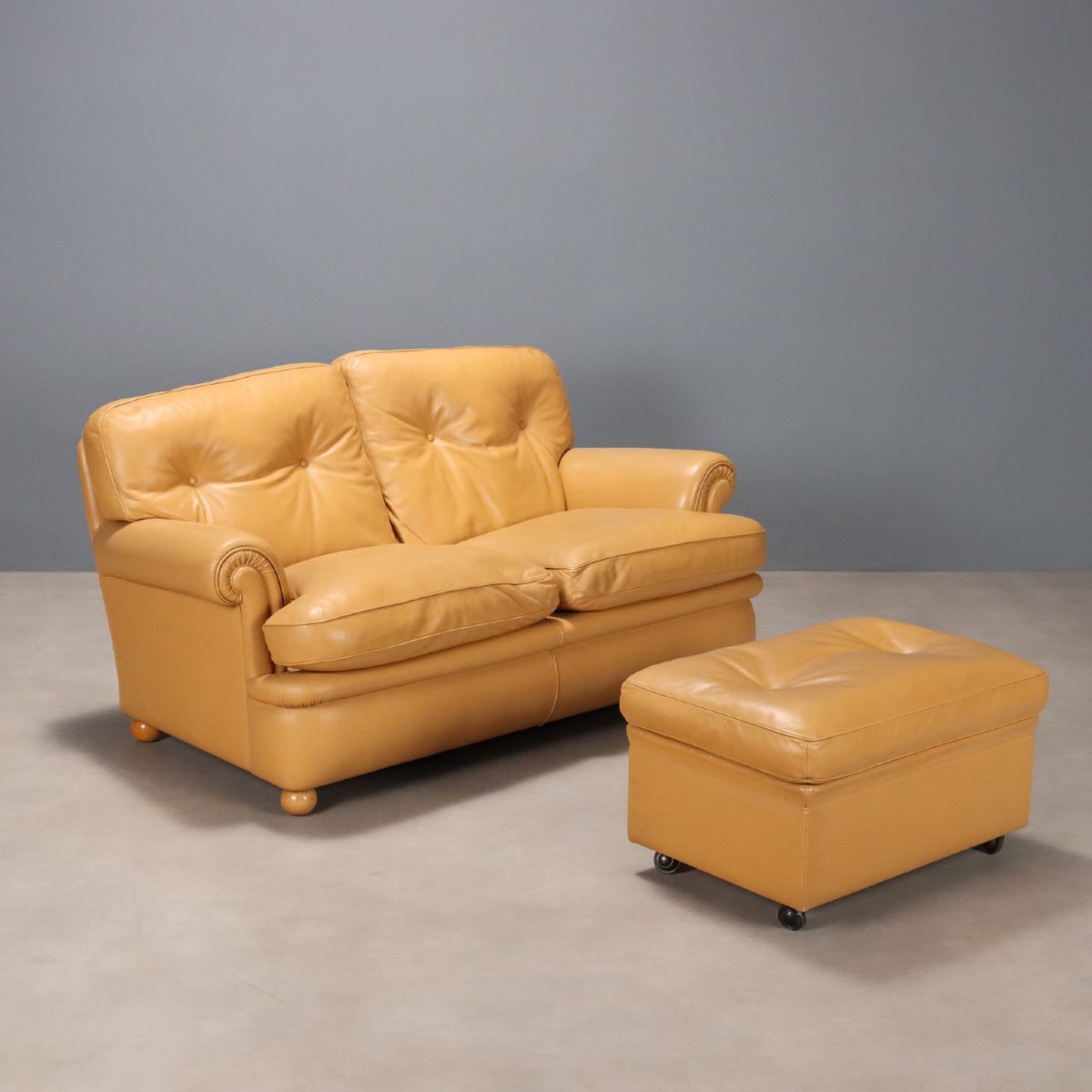 Divano con Pouf 'Dream/B' Produzione Poltrona Frau Anni '80 '90