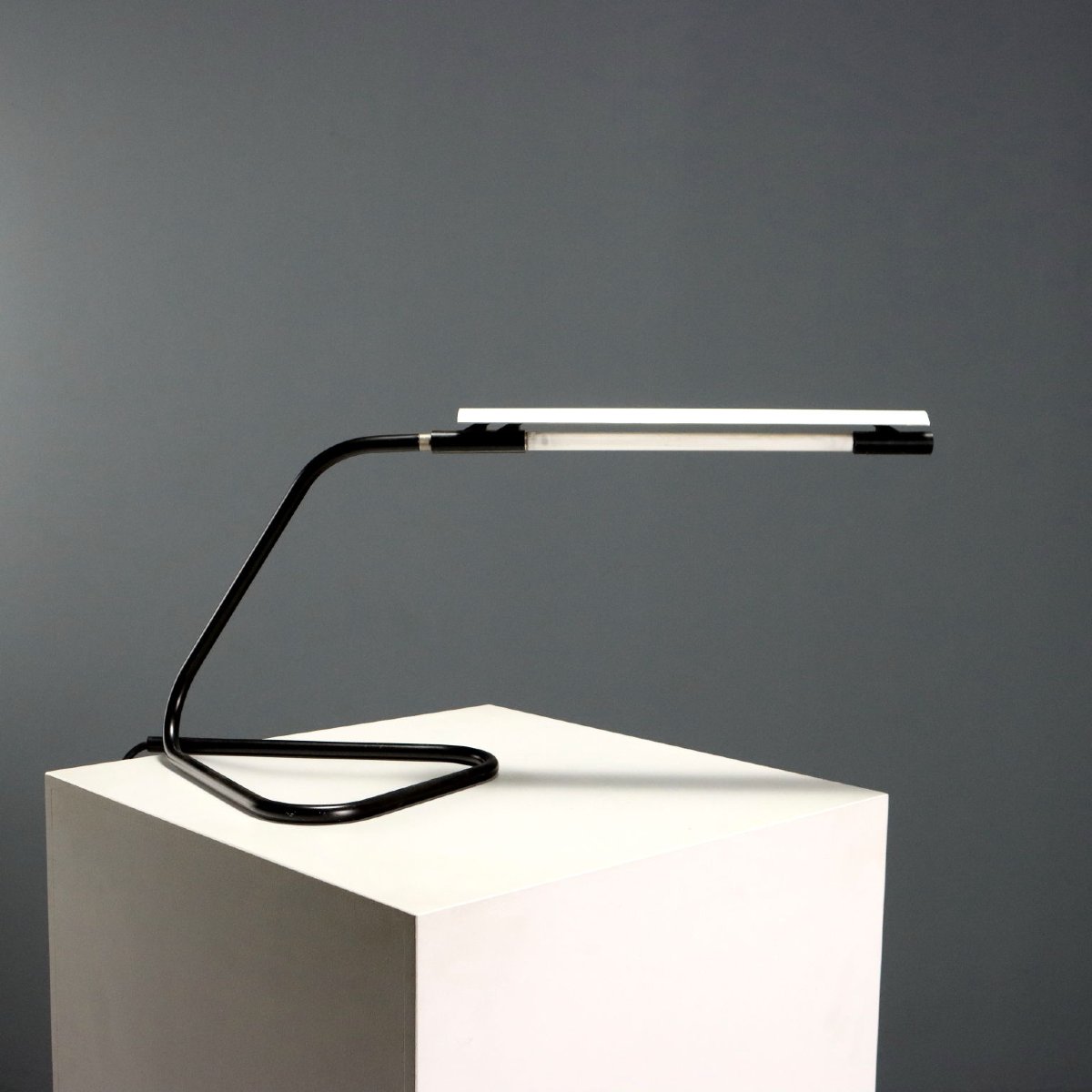 Lampada 'Tubino' Flos Design di Achille e Pier Giacomo Castiglioni-photo-4