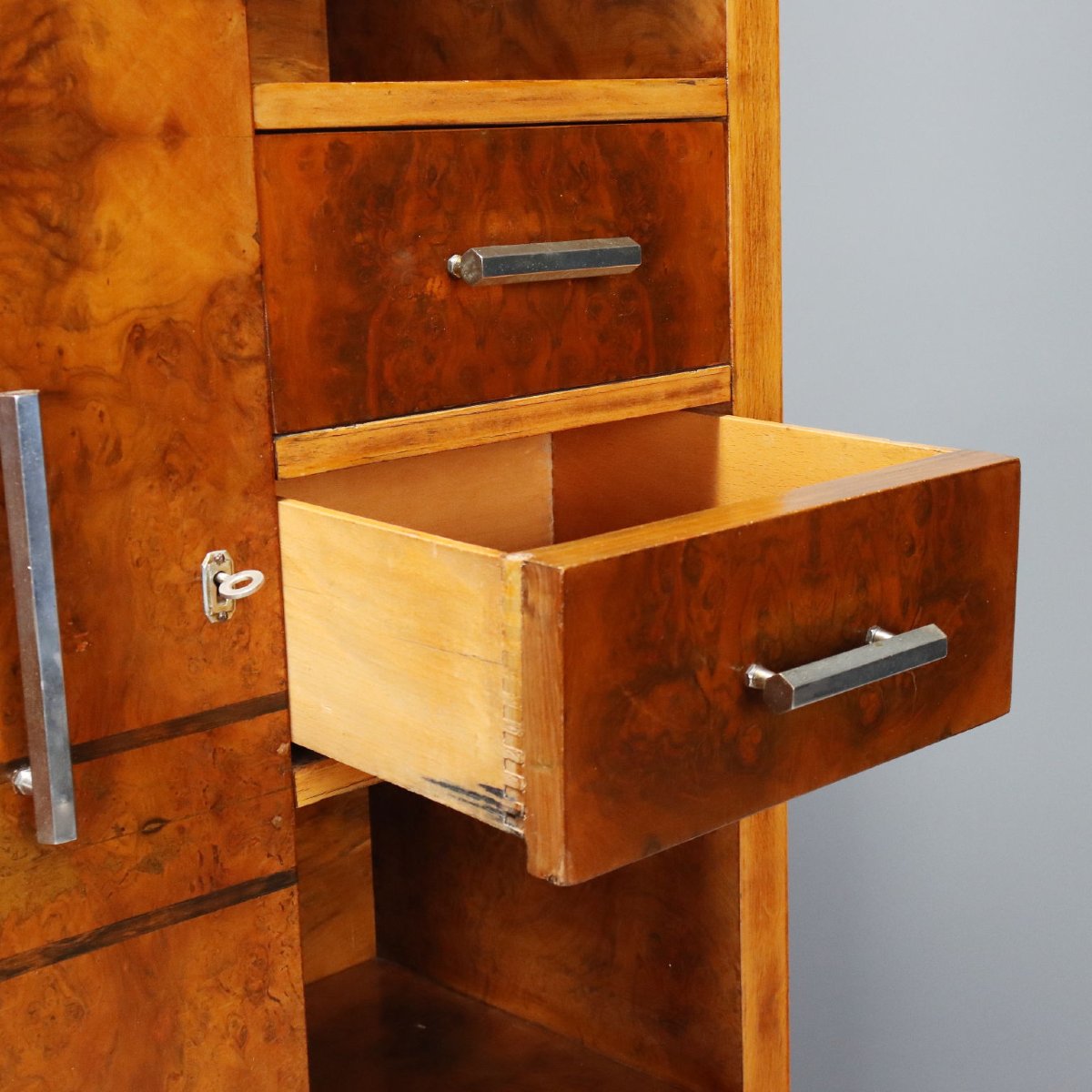 Arredo Anni '30 in Radica con Maniglie in Alluminio-photo-1