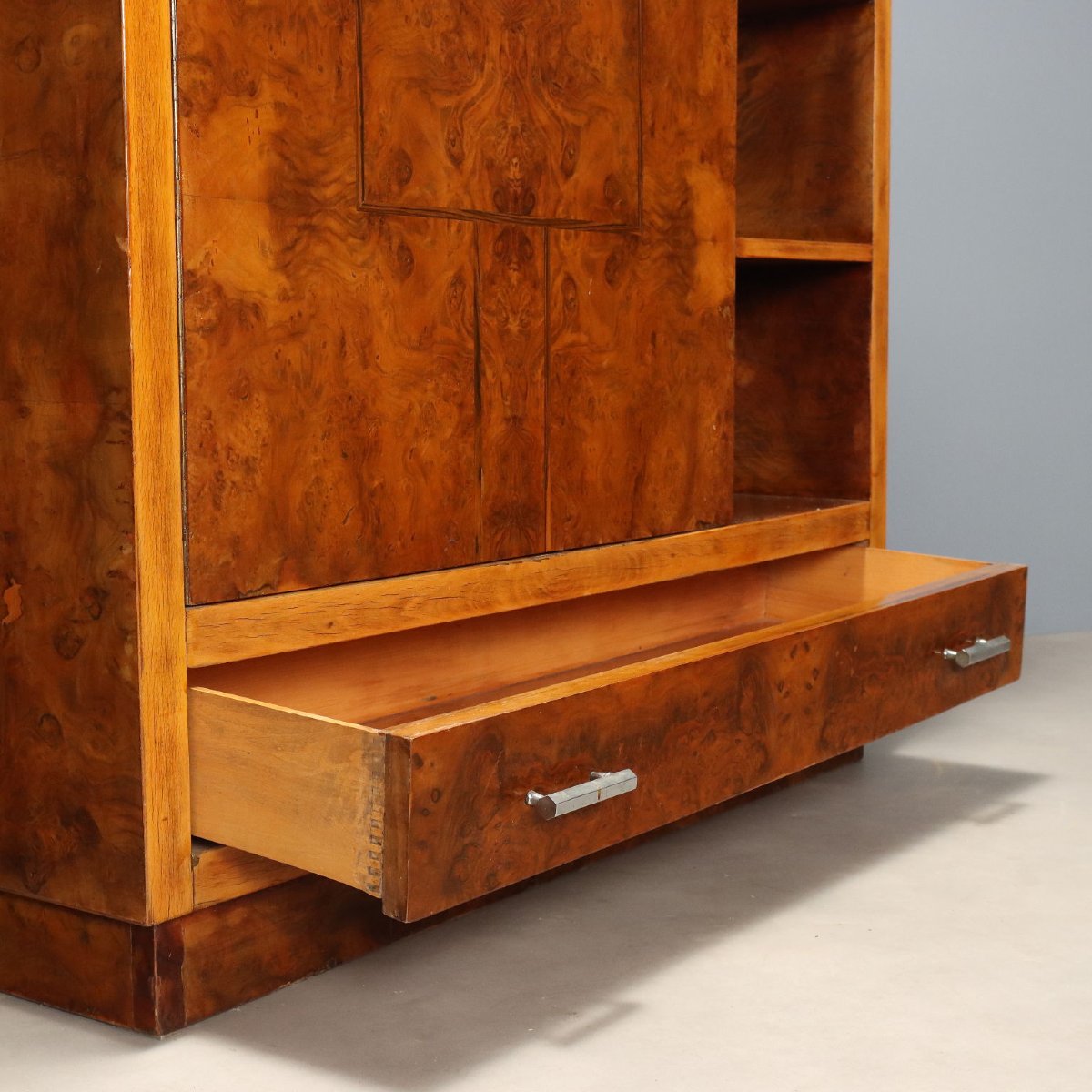 Arredo Anni '30 in Radica con Maniglie in Alluminio-photo-3