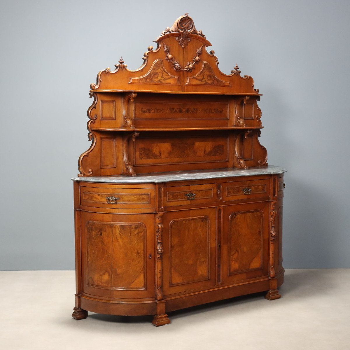 Credenza Umbertina in Noce e Radica di Noce Italia Inizio XX Secolo