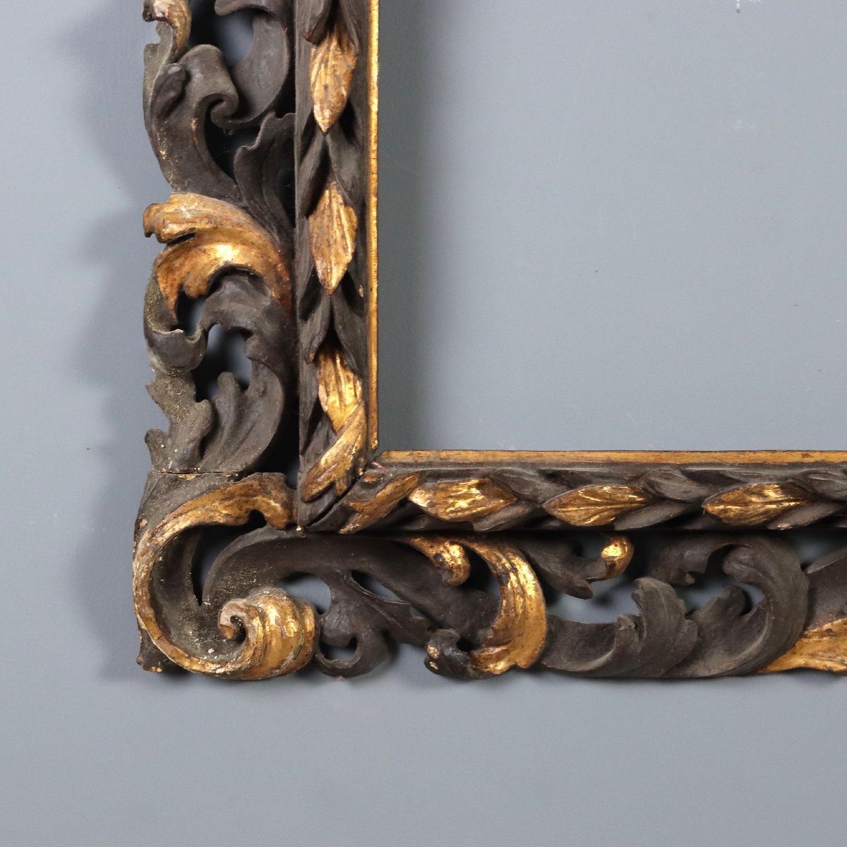 Cornice Barocca in Legno Intagliato Laccato e Dorato Italia Inizio XVIII Secolo-photo-4