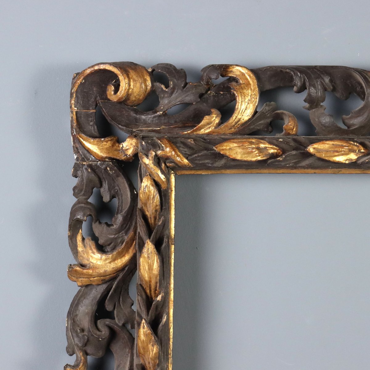 Cornice Barocca in Legno Intagliato Laccato e Dorato Italia Inizio XVIII Secolo-photo-1