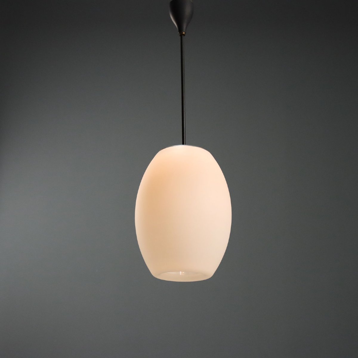 Lampada a Sospensione in Vetro Opalino Anni '60