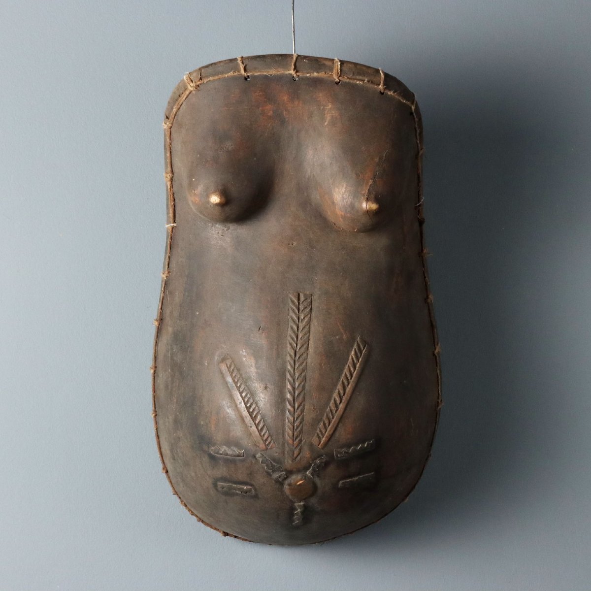Pettorale in Legno Arte Makonde Mozambico Africa XX Secolo
