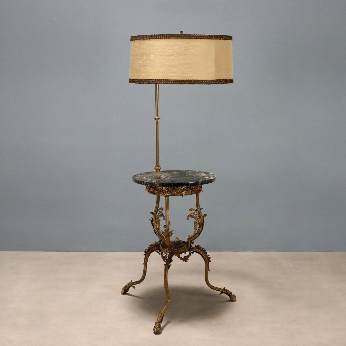 Lampada da Terra Antica con Tavolino Bronzo Marmo Italia XX Secolo