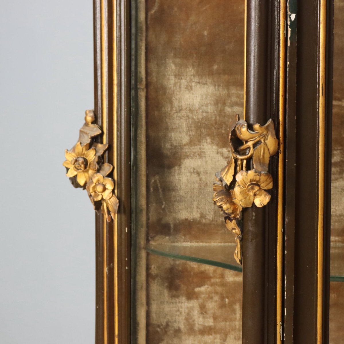 Vetrina Scantonata in Stile Barocchetto - Legno Intagliato Italia Fine XIX Secolo-photo-1