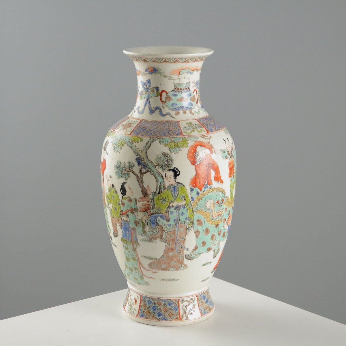 Vaso a Balaustro in Porcellana Cina Fine Epoca Qing 1868-1912