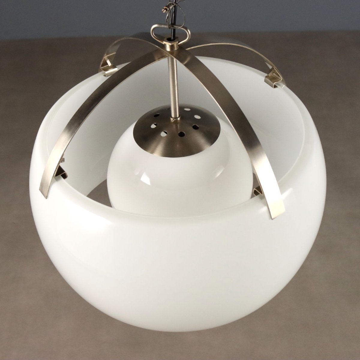 Lampadario Omega Design Vico Magistretti per Artemide Bianca Anni 50 Originale-photo-2