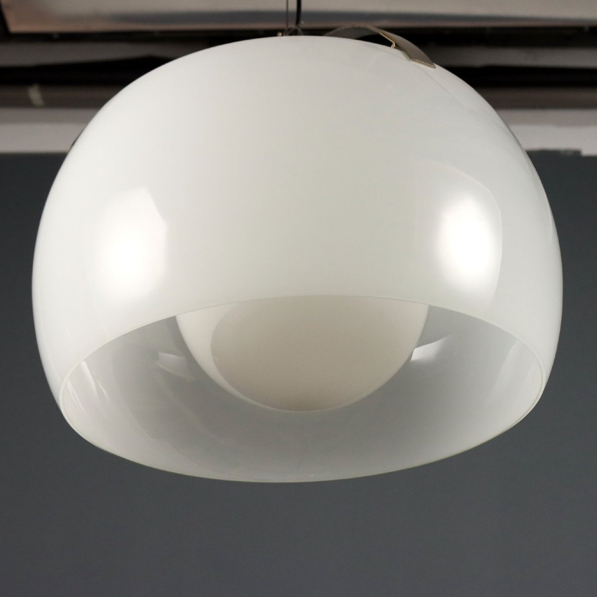 Lampadario Omega Design Vico Magistretti per Artemide Bianca Anni 50 Originale-photo-5