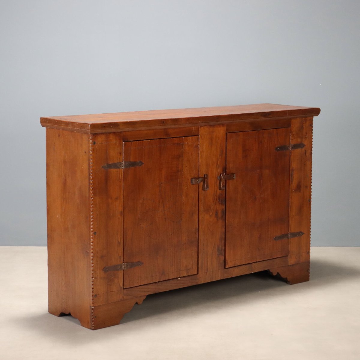 Credenza in Castagno Trentino-Alto Adige Italia XX Secolo