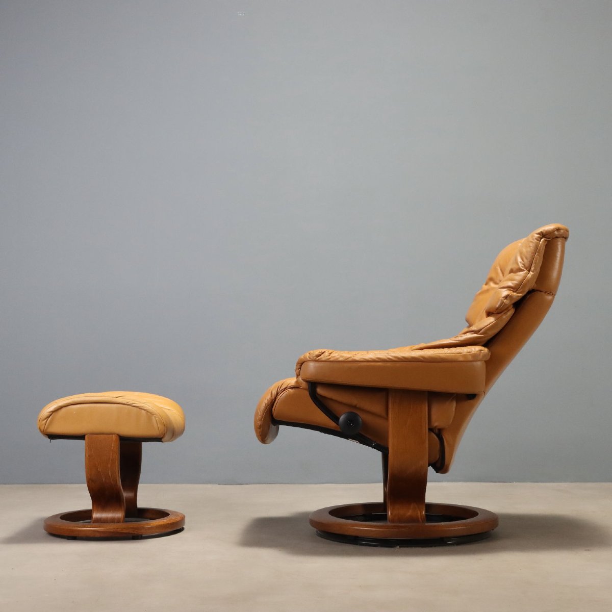 Poltrona Vintage Ekornes con Poggiapiedi Pelle Cognac Design Anni 80 Originale-photo-3