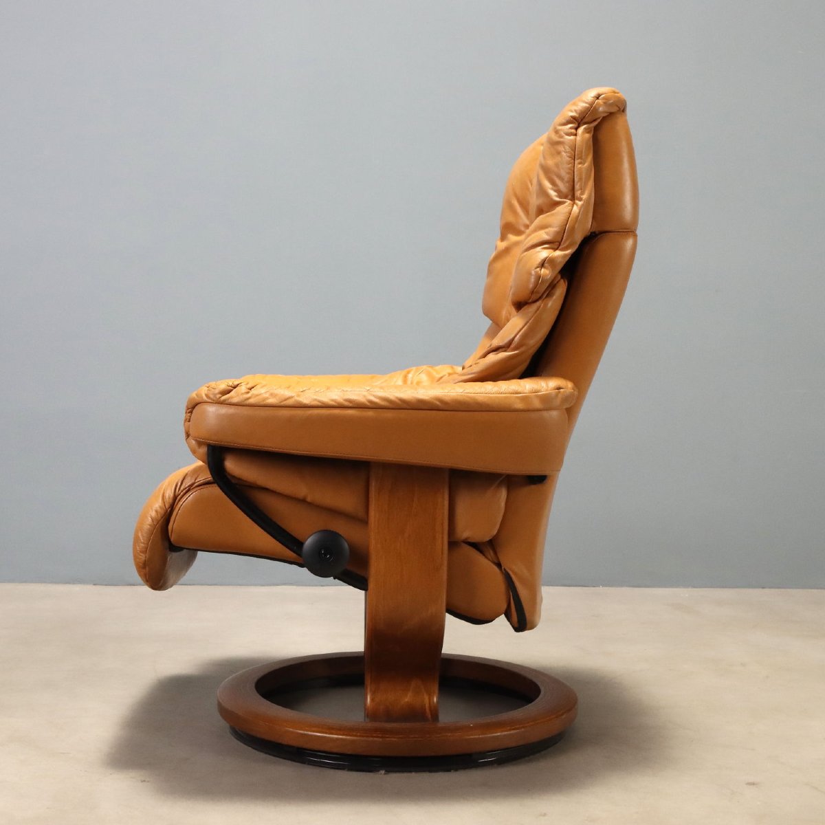 Poltrona Vintage Ekornes con Poggiapiedi Pelle Cognac Design Anni 80 Originale-photo-4