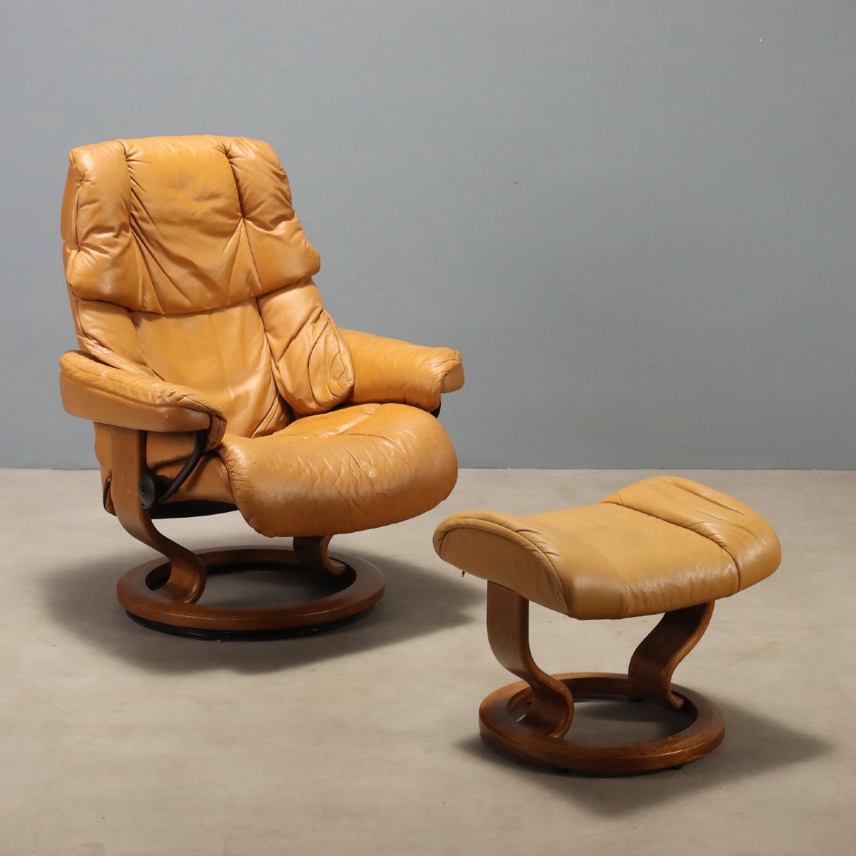 Poltrona Vintage Ekornes con Poggiapiedi Pelle Cognac Design Anni 80 Originale