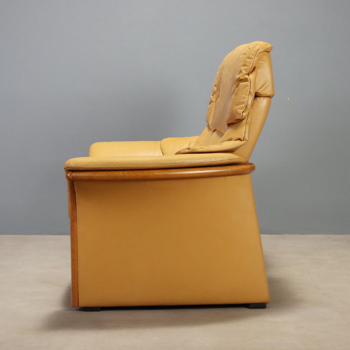 Divano Design Ekornes Vintage Due Posti Pelle Cognac Norvegia Anni 80 Originale-photo-1