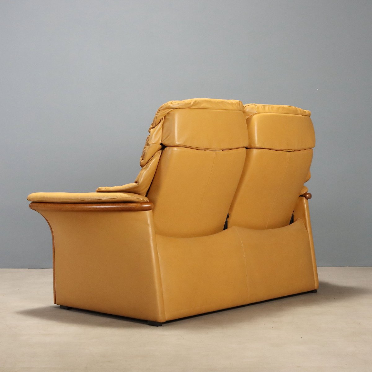 Divano Design Ekornes Vintage Due Posti Pelle Cognac Norvegia Anni 80 Originale-photo-8
