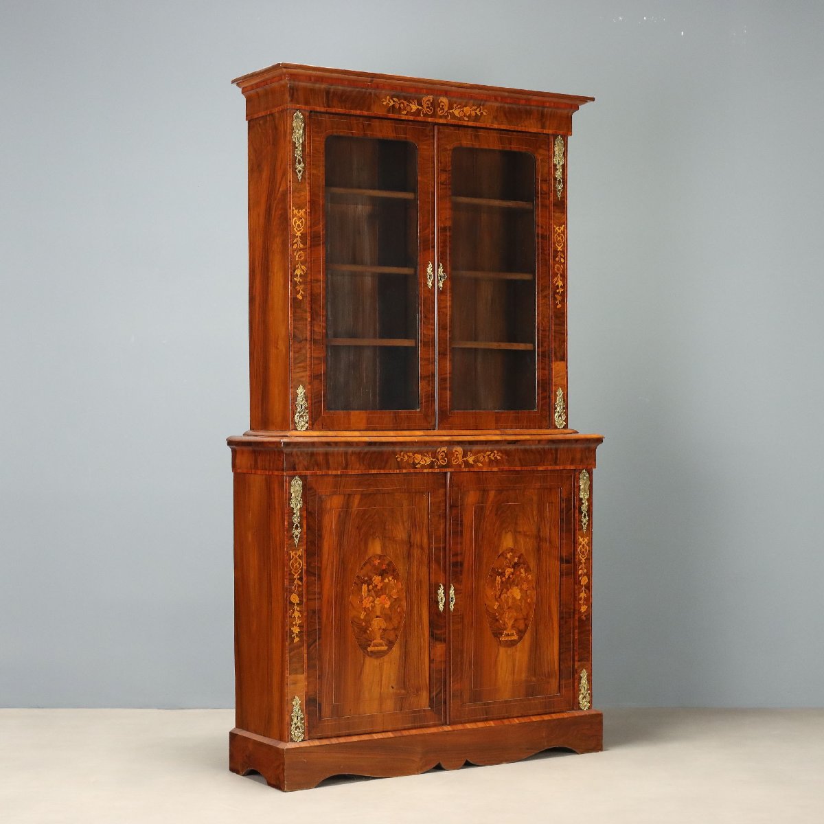 Credenza in Noce con Intarsi Floreali Inglese Inghilterra Fine XIX Secolo