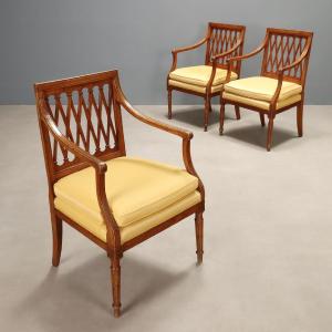 Gruppo di tre Poltroncine Neoclassiche in Ciliegio Verona Ultimo Quarto XVIII Secolo
