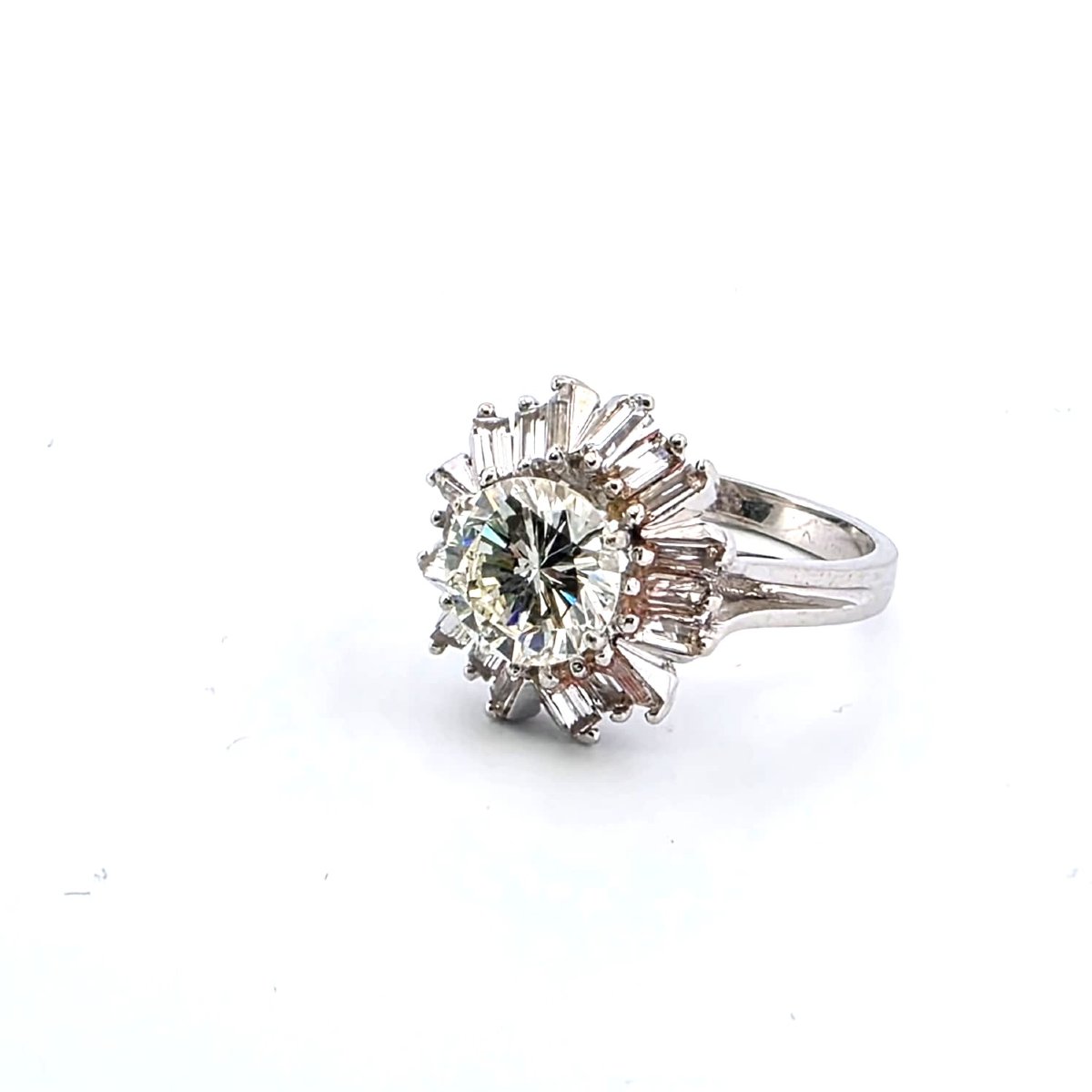 Anello in oro bianco 18kt con diamante centrale e diamanti a contorno-photo-5