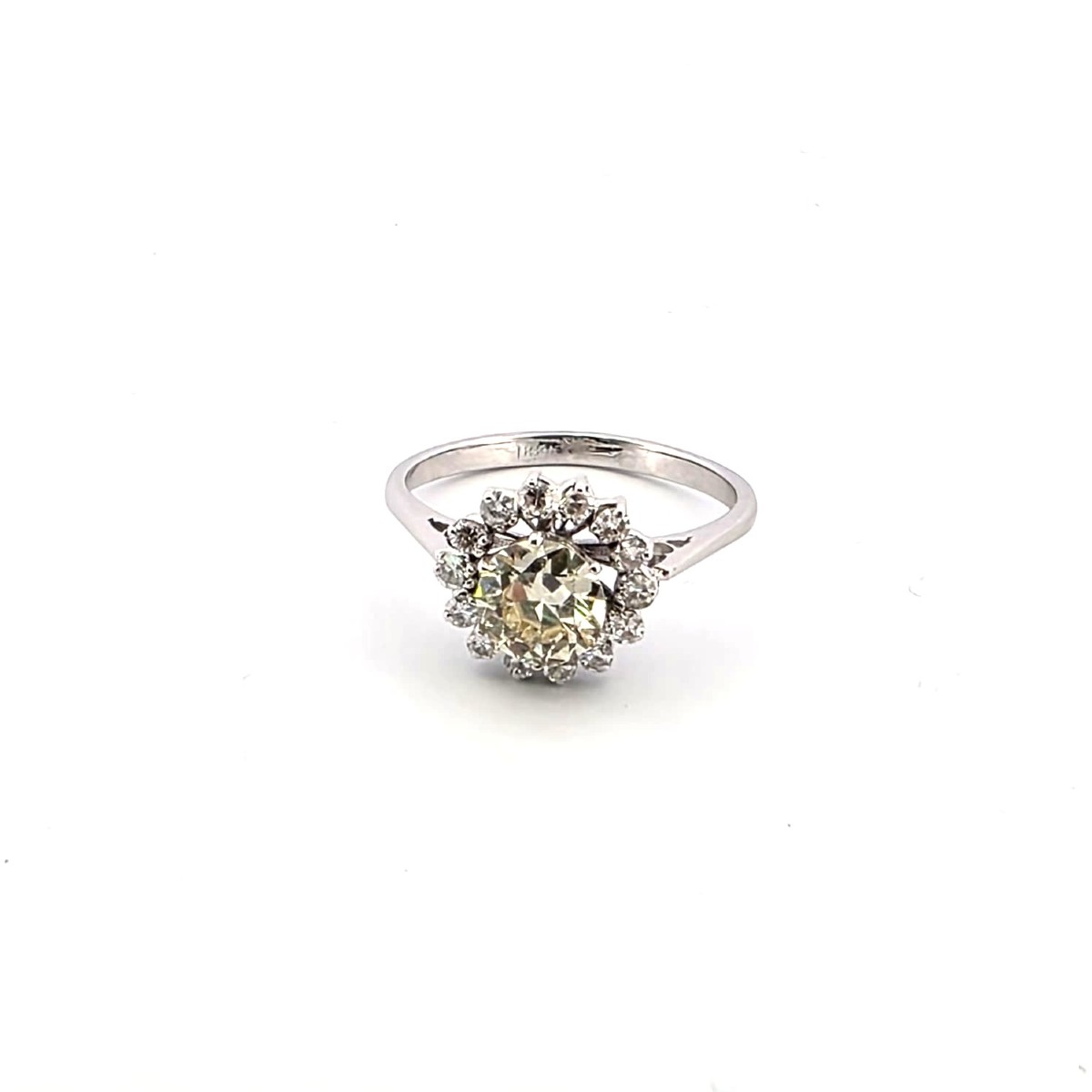 Anello in oro bianco 18kt con diamante centrale e diamanti a contorno