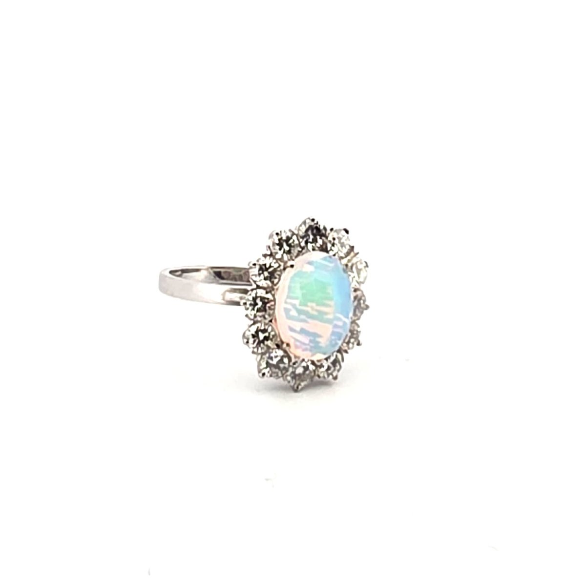 Anello in oro bianco con grande opale e diamanti a contorno-photo-2